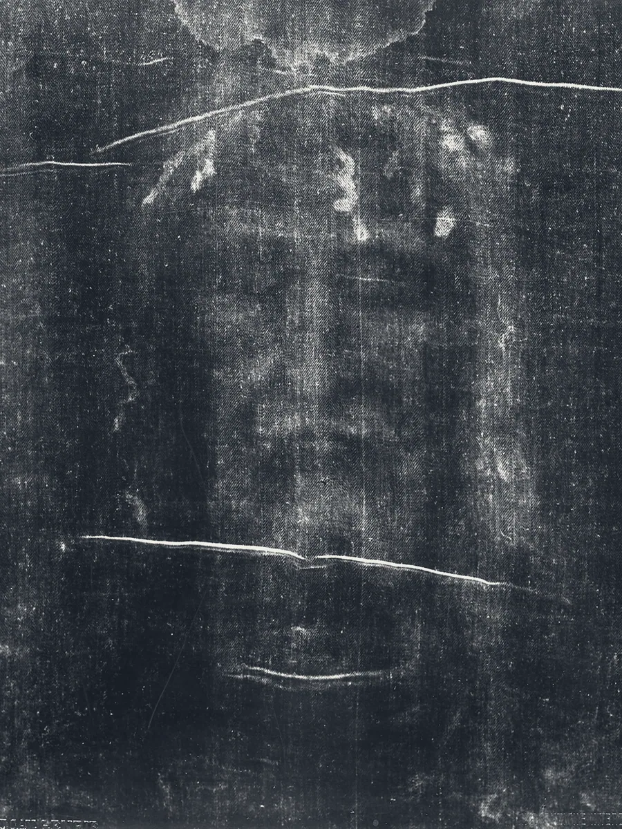 The face on the Shroud as a photographic negative